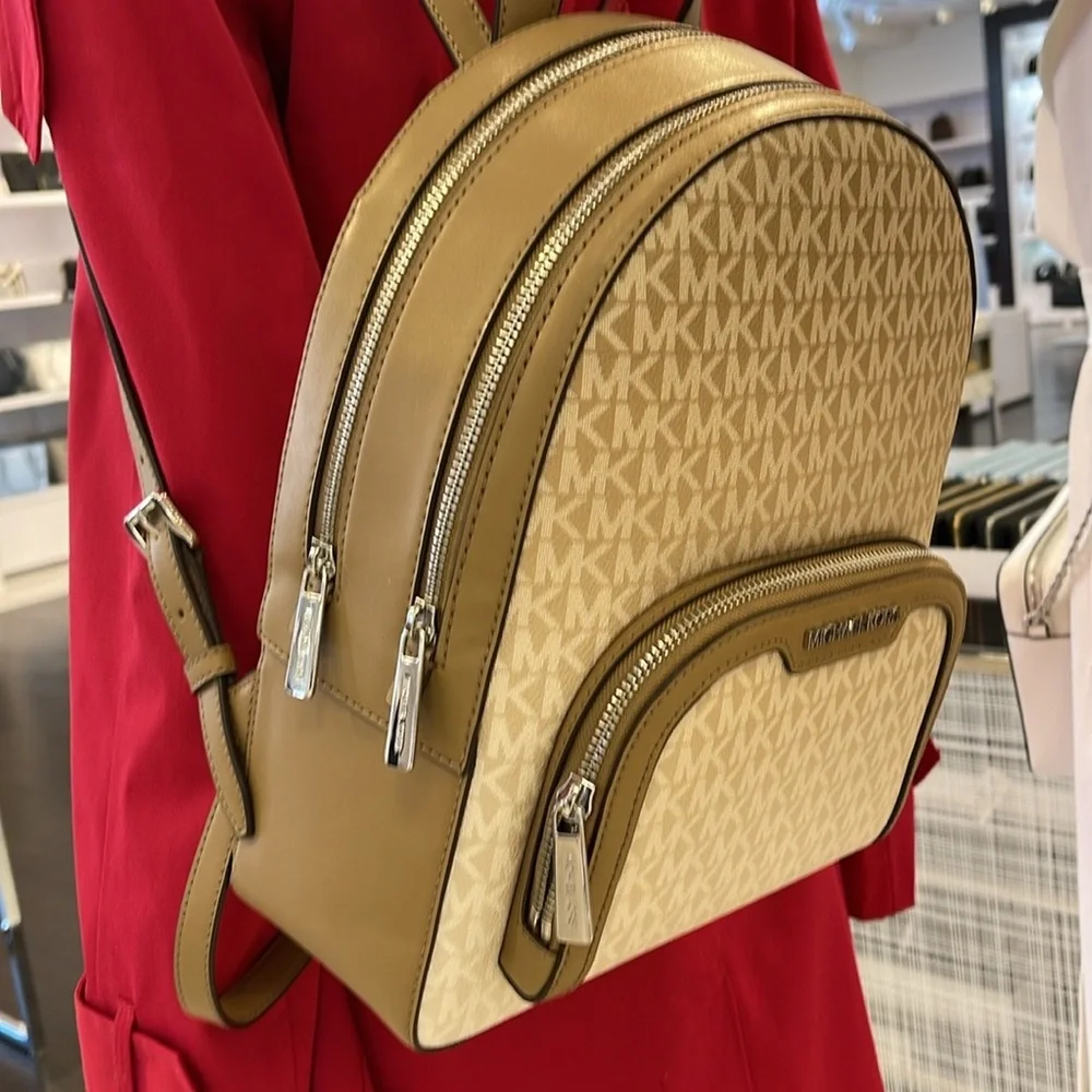 MICHAEL KORS Jaycee Medium Ombré Signature Logo Backpack
Husk
NWT - Picture 9 of 16
